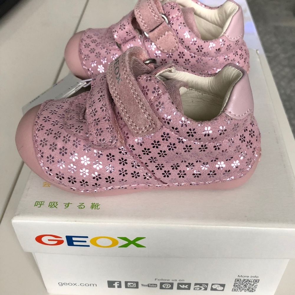 🎉🎉Host Pick NWT! GEOX Baby Girl Sparkly Sneakers